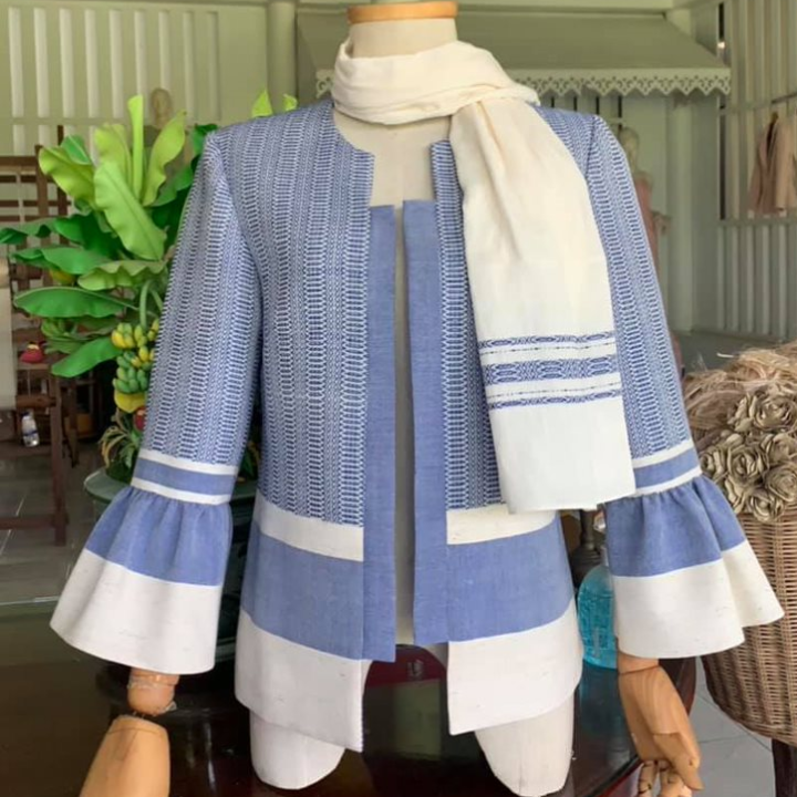 ชุดเสื้อและผ้าพันคอ