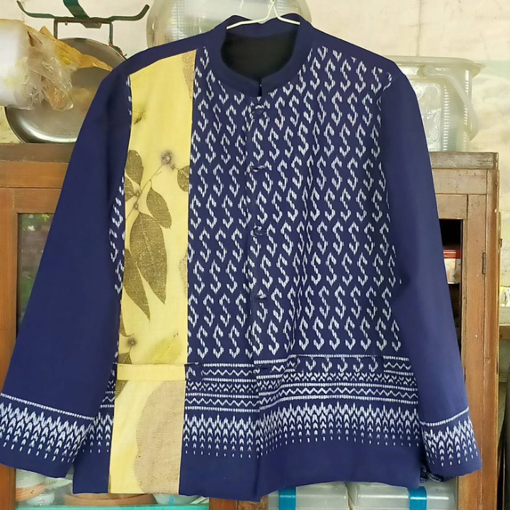 เสื้อสตรี